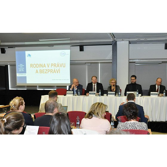 Hlavní panel konference Rodina v právu a bezpráví